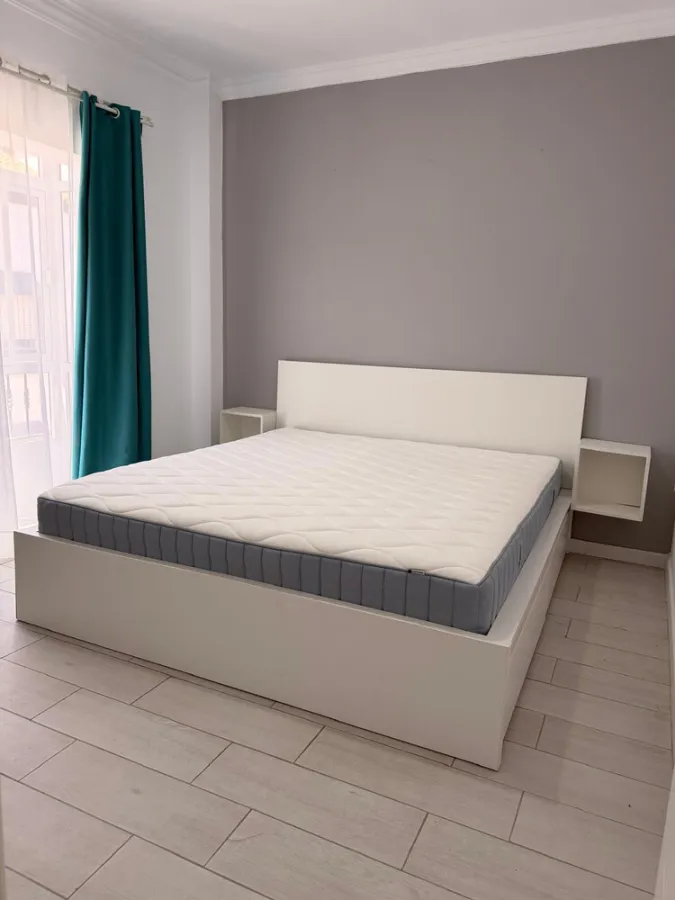 VIVIENDA ADOSADA RECIEN REFORMADA Y BIEN SITUADA EN EL CORAZON DE CHICLANA