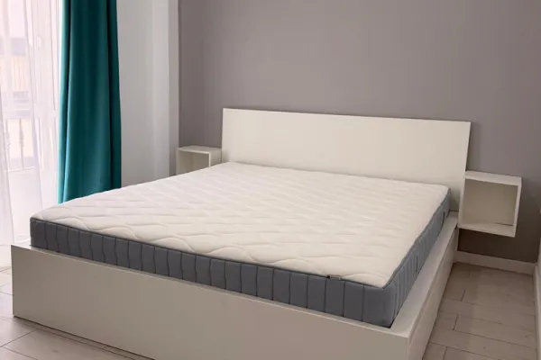 VIVIENDA ADOSADA RECIEN REFORMADA Y BIEN SITUADA EN EL CORAZON DE CHICLANA