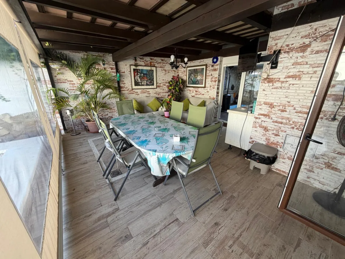 SE VENDE ESPECTACULAR CHALET CERCA DE LA BARROSA
