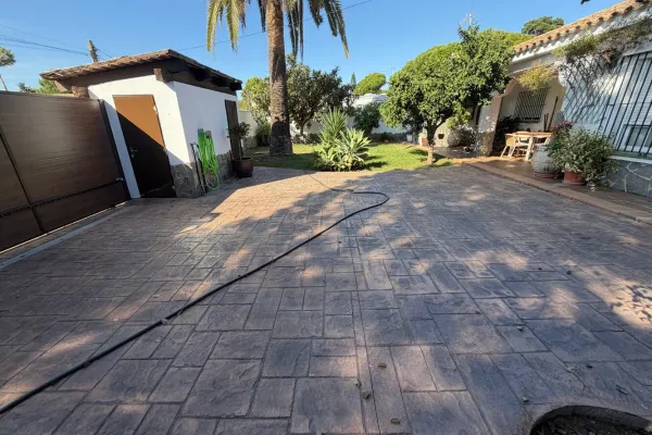 SE VENDE ESPECTACULAR CHALET CERCA DE LA BARROSA